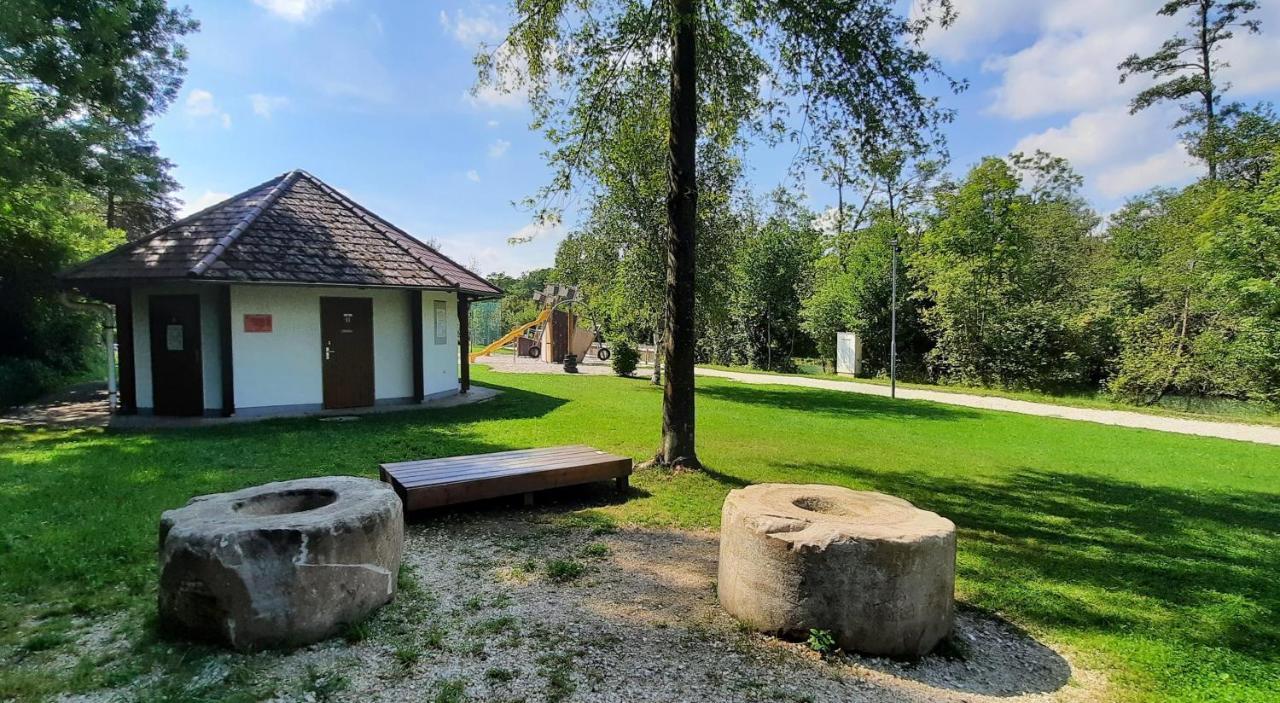 Ferienwohnung Agerblick 3 Zimmer Mit Kueche, 83M2 Lenzing Exterior photo
